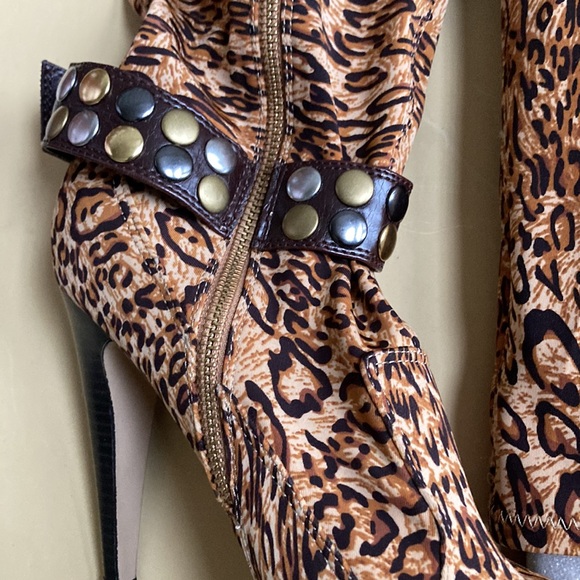 Baby phat stretch, animal, print, tall, boot with buckle and zipper 5 inch heel - Picture 9 of 10